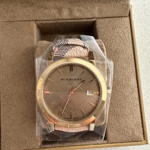 Burberry Gold and Cream Watch - Picture 6 of 11